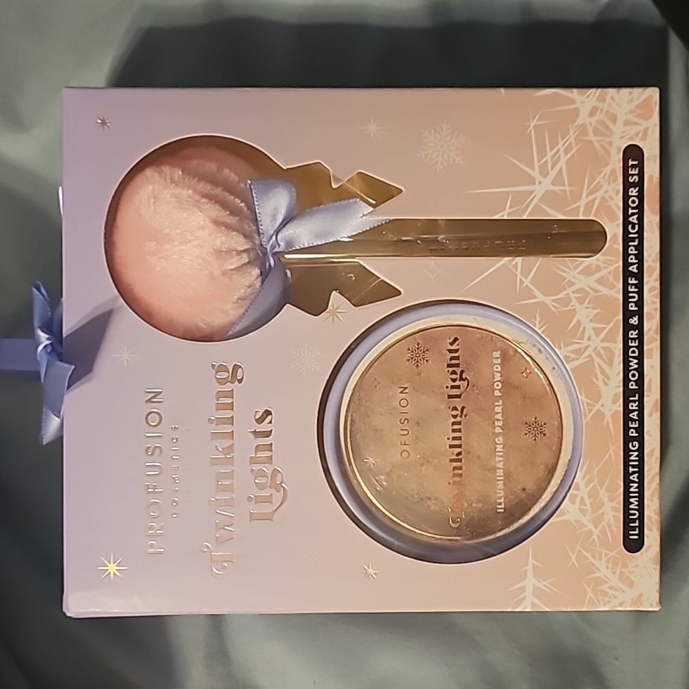 Profusion Cosmetics Twinkling Lights illuminating pearl powder & puff ap…